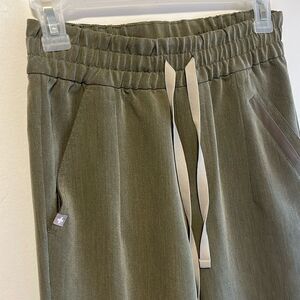 EXCELLENT CONDITION WOMEN’S XS FIGS JOGGERS